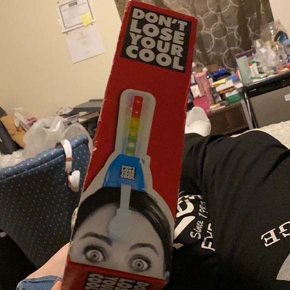 Don’t Lose Your Cool Hasbro Gaming - Picture 3 of 6